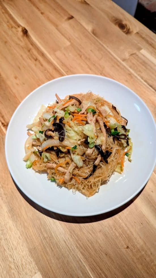 Taiwanese Stir-Fried Rice Noodles 台式炒米粉